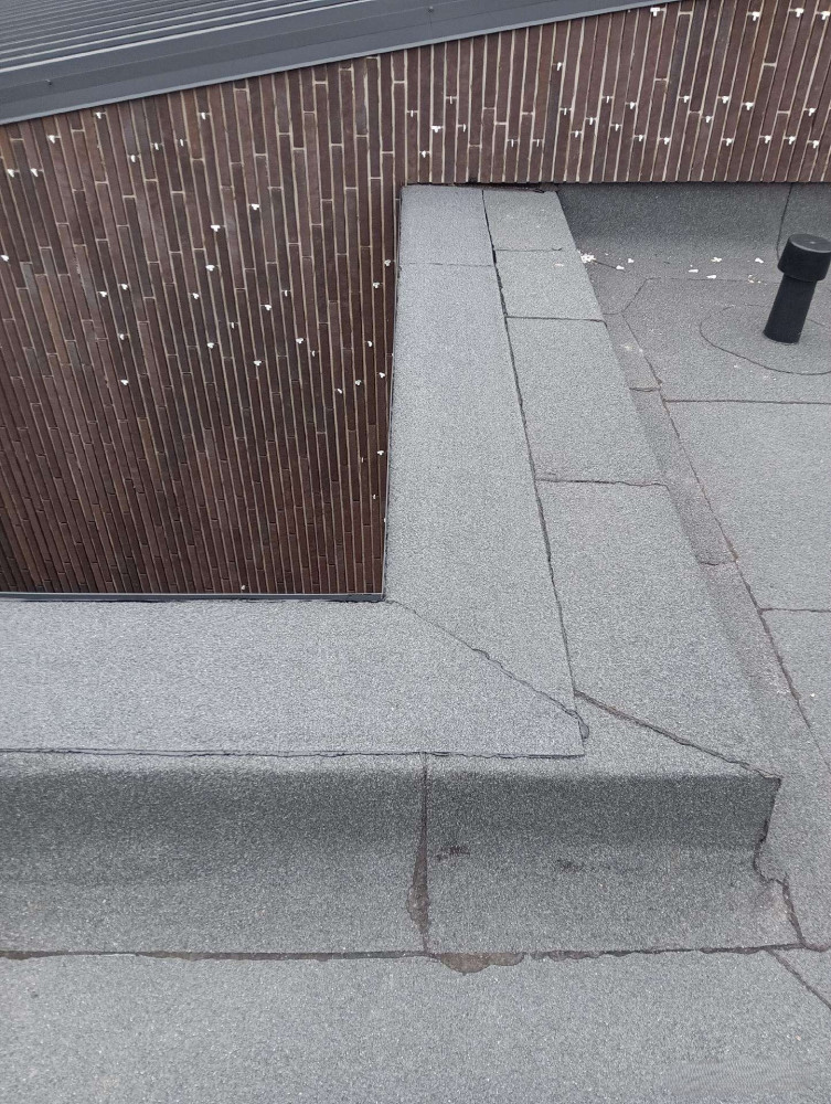 Gintariniai stogai, MB