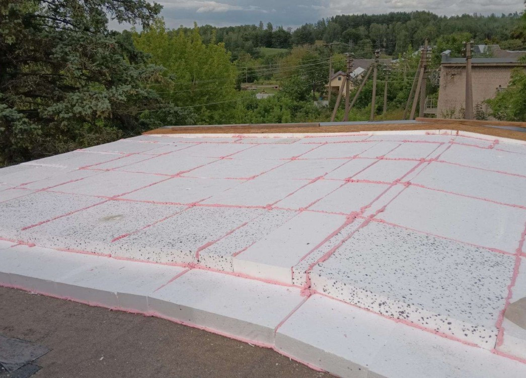 Gintariniai stogai, MB