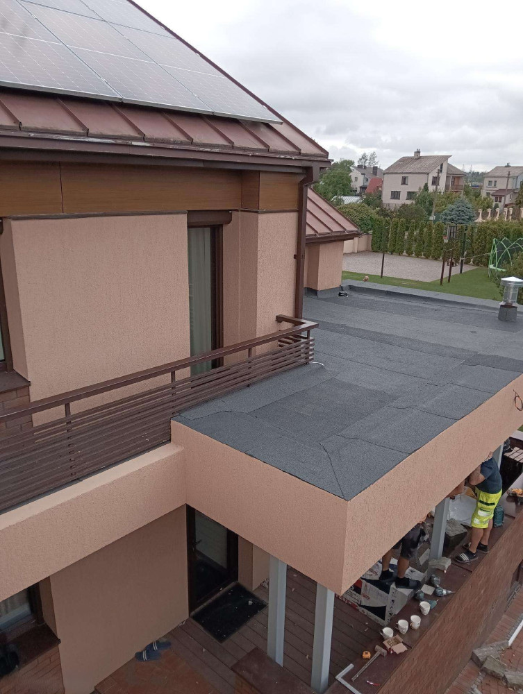 Gintariniai stogai, MB