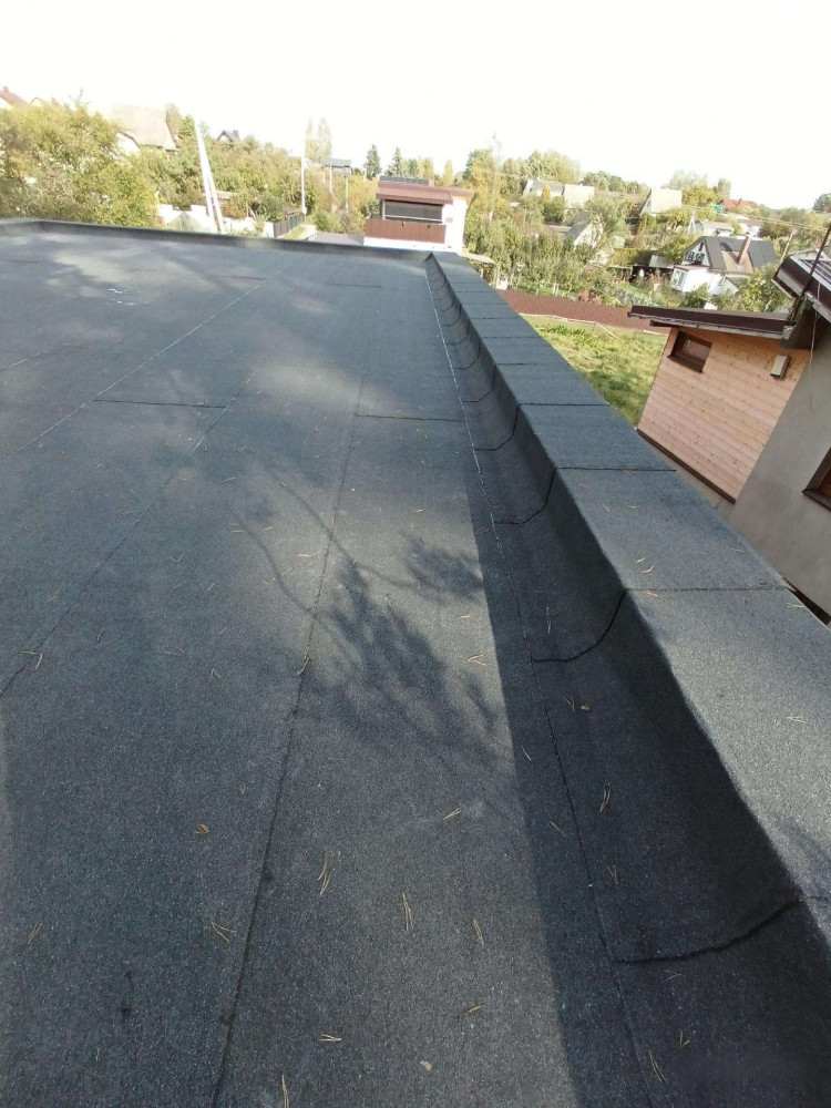 Gintariniai stogai, MB