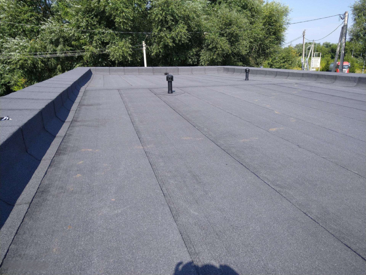 Gintariniai stogai, MB