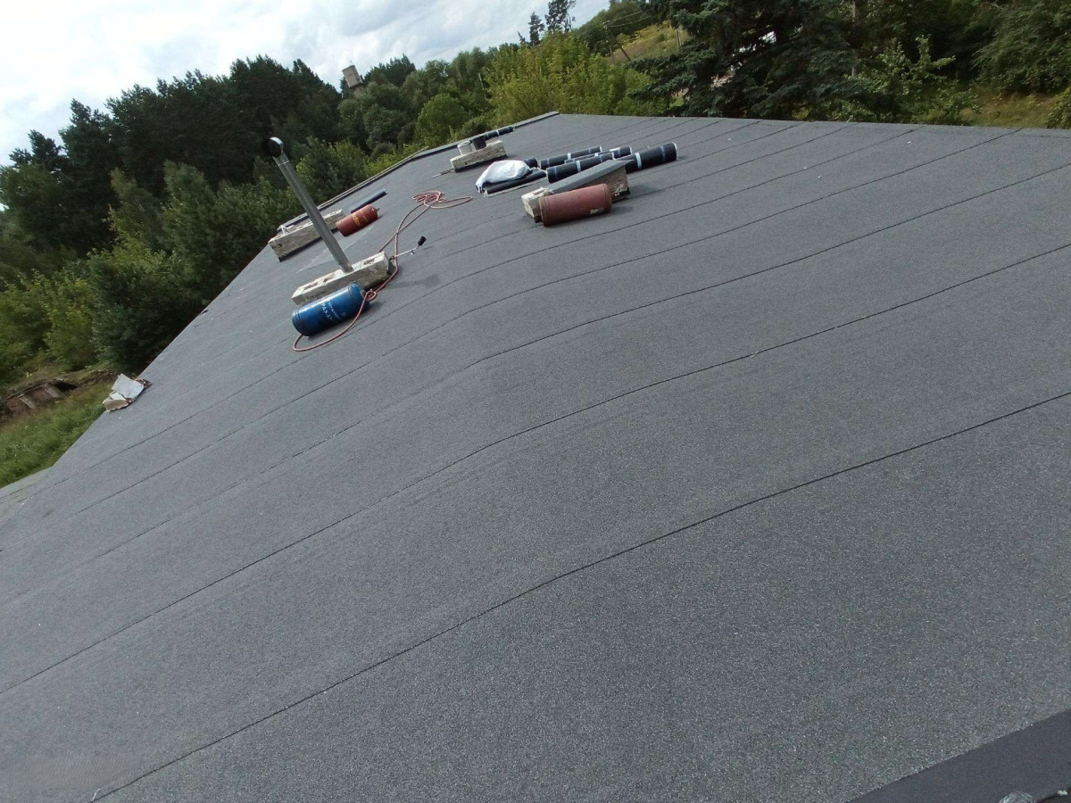 Gintariniai stogai, MB