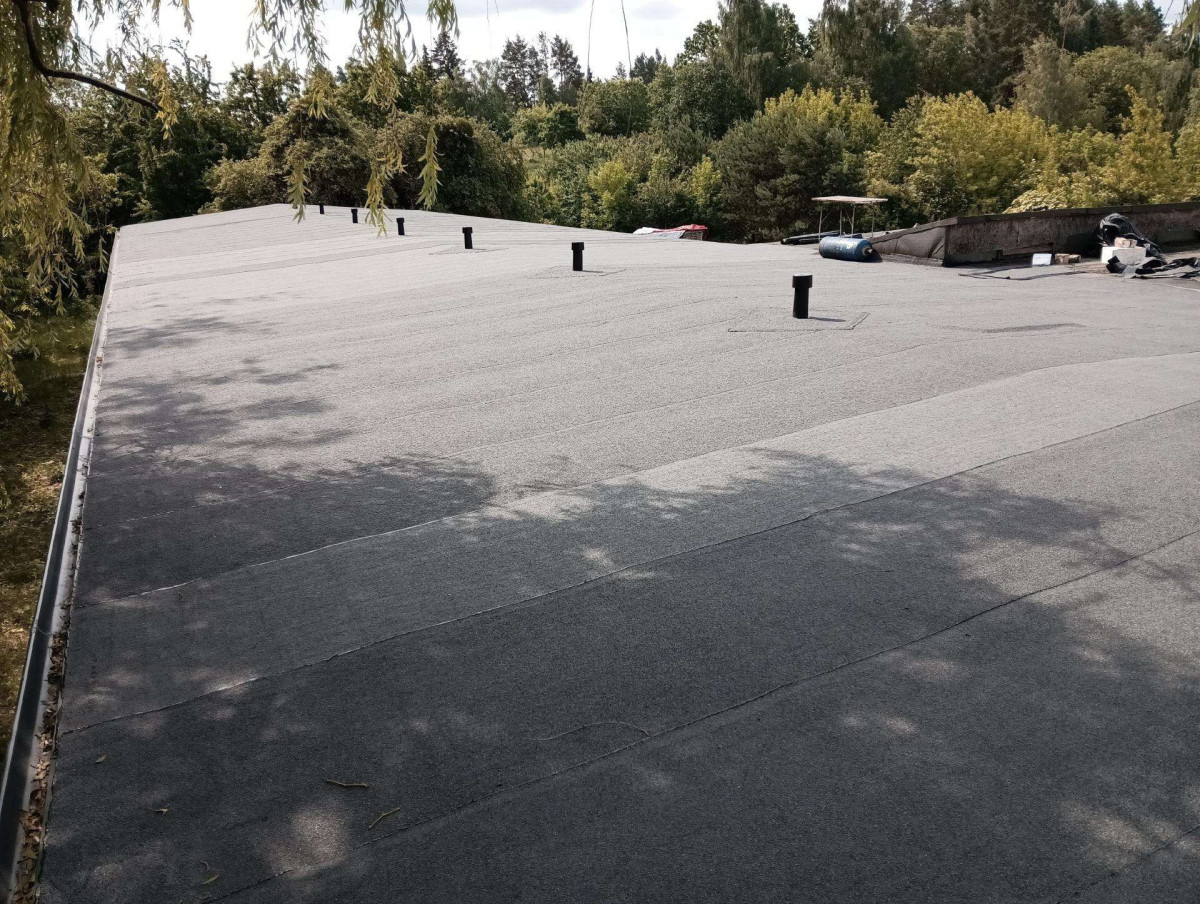 Gintariniai stogai, MB