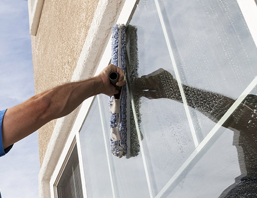 Langų, stiklinių paviršių, vitrinų, veidrodžių valymas. Langų, stiklinių paviršių, vitrinų, veidrodžių valymas.