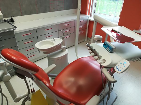 Dantų implantavimas Dantų implantavimas