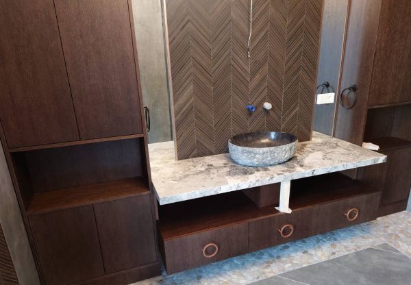 Vonios stalviršiai iš akmens Vonios stalviršiai iš akmens