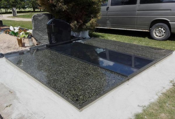 Kapavietės dengimas granito plokštėmis Kapavietės dengimas granito plokštėmis
