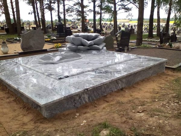 Kapavietės dengimas granito plokštėmis Kapavietės dengimas granito plokštėmis