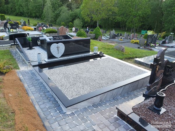 Kapavietės dengimas granito plokštėmis Kapavietės dengimas granito plokštėmis