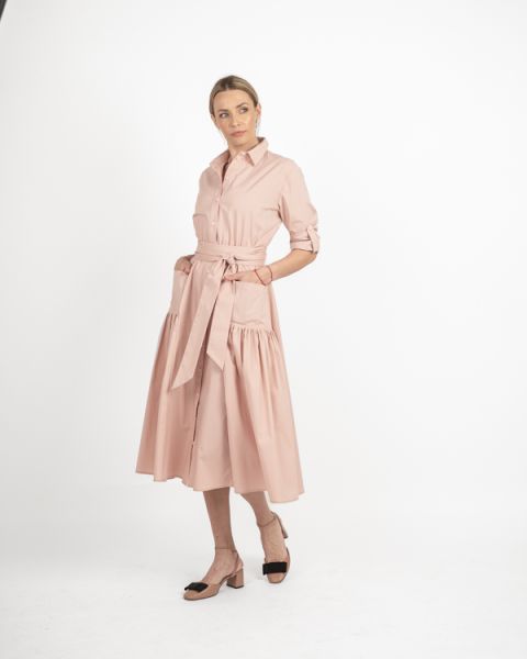 Ilga suknelė durtu juosmeniu ir plačiu diržu (R) Ilga suknelė durtu juosmeniu ir plačiu diržu (R)