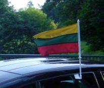 Vėliavėlės laikiklis automobiliui