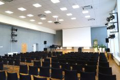 Konferencijų salės su demonstracine įranga nuoma (200 vietų)