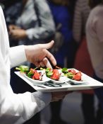 Maistas banketams. Valgių dekoracija pagal banketo tematiką