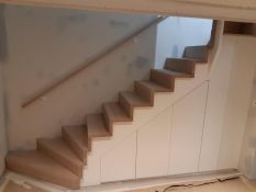 Praktiška erdvė po laiptais