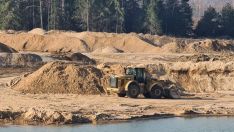 Karjero paslaugos: smėlio, žvyro kasimas, prekyba, smulkinimas