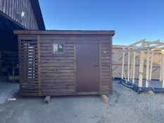 Sandeliukas su stogine konteiniariams