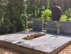 Kapavietės dengimas granito plokštėmis