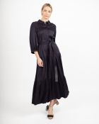 Ilga atlasinė suknelė kimono rankovėmis, užsagstomu priekiu (TM)