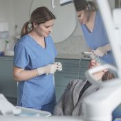 Visi dantys ant 4 implantų
