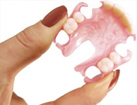 Elastiniai išimami dantų protezai