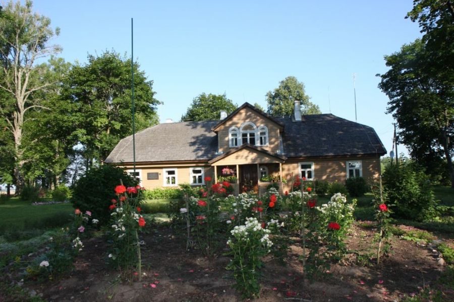 Lazdynų Pelėdos memorialinis muziejus Paragiuose