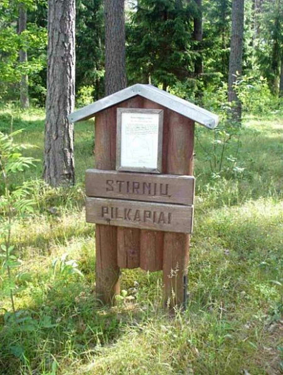 Stirnių pilkapiai