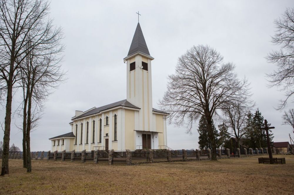 Dauglaukio Švč. Mergelės Marijos Ėmimo į dangų bažnyčia