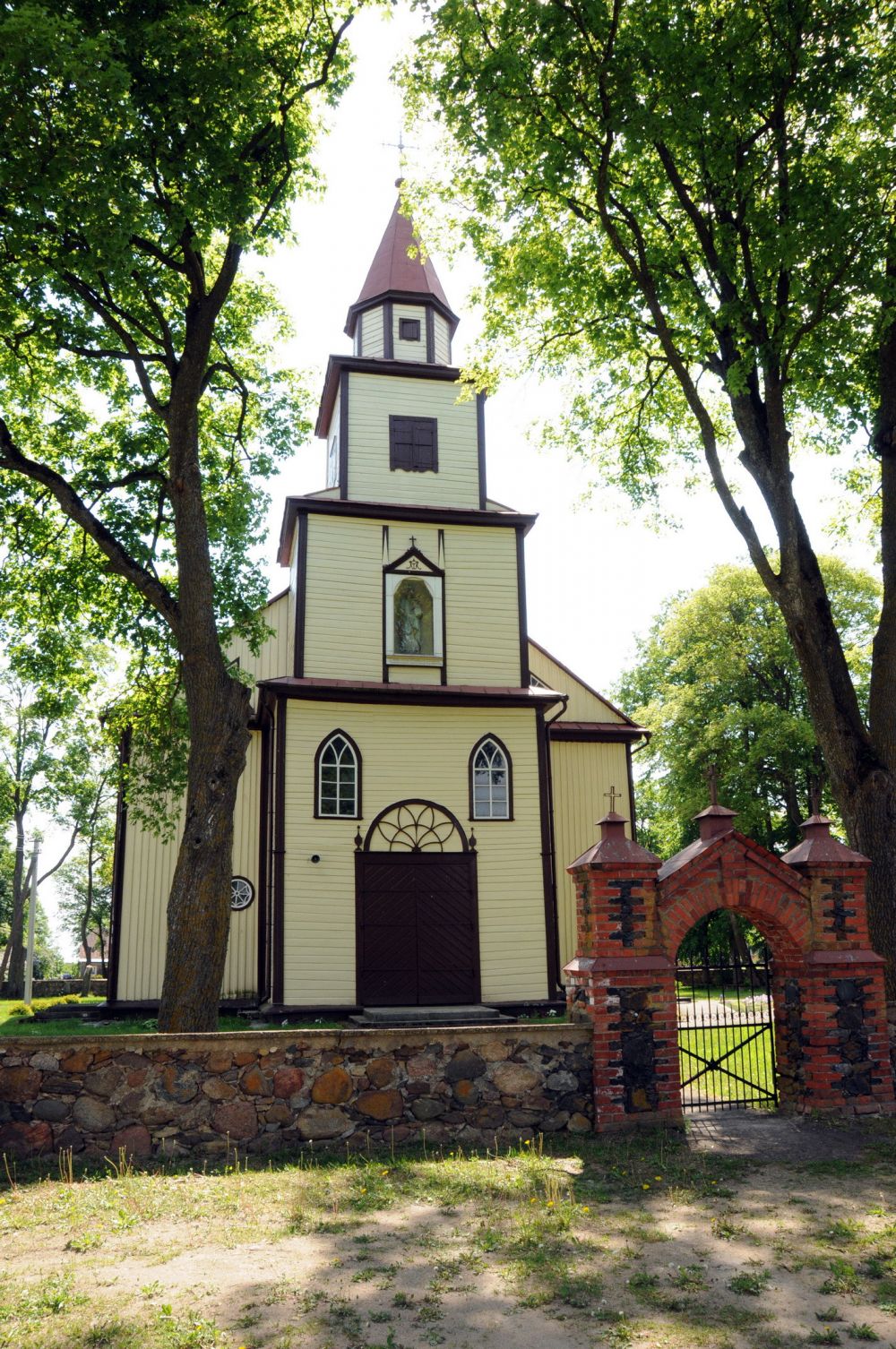 Klovainių Šv. Trejybės bažnyčia