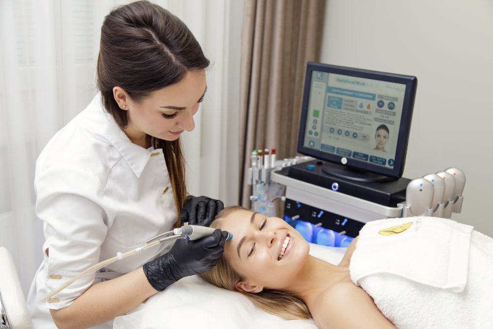 Kodėl HydraFacial veido procedūra tokia populiari visame pasaulyje?