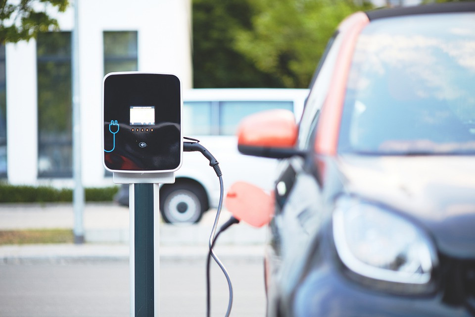Pernai elektromobilių rinka Lietuvoje augo 2,2 karto. Kokios prognozės ateičiai? Pernai elektromobilių rinka Lietuvoje augo 2,2 karto. Kokios prognozės ateičiai?