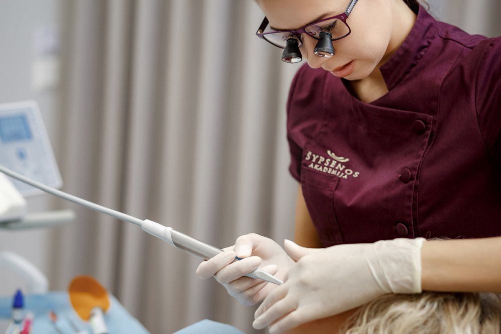 Lazerinė odontologija - inovatyvus ir itin tikslus dantų chirurginis bei terapinis gydymas