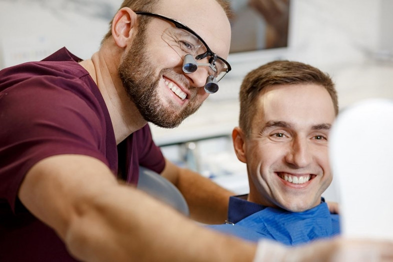 Dantų implantų priežiūra