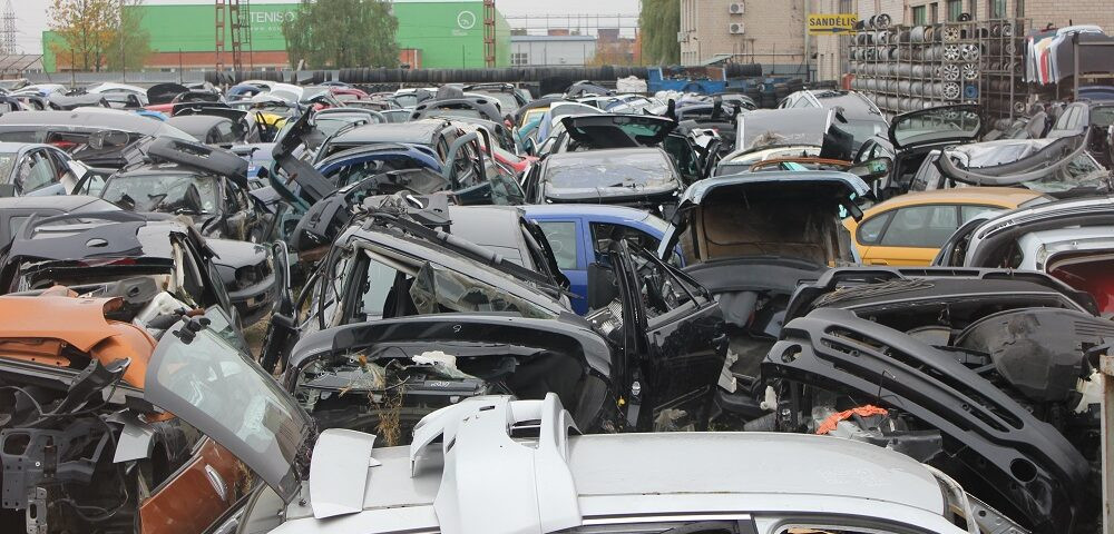 Europos Komisija nusitaikė į automobiliuose naudojamą plastiką