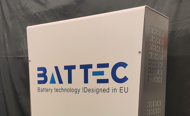 Lietuviai rado būdą, kaip saugiai įdarbinti naudotas elektromobilių baterijas