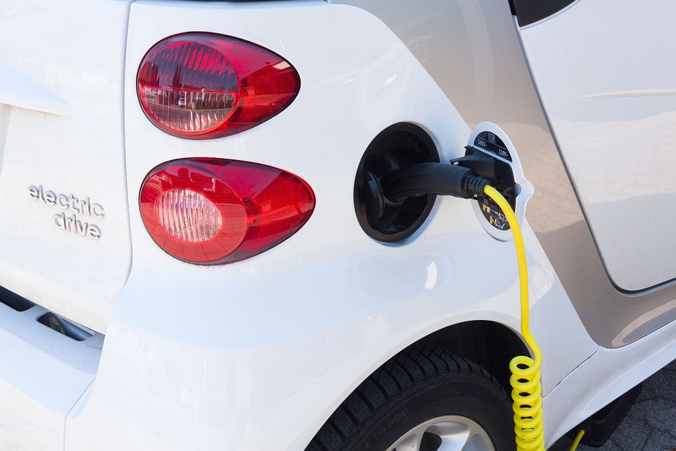 Stringa kompensacijų elektromobiliams įsisavinimas: ekspertai įvardija priežastis
