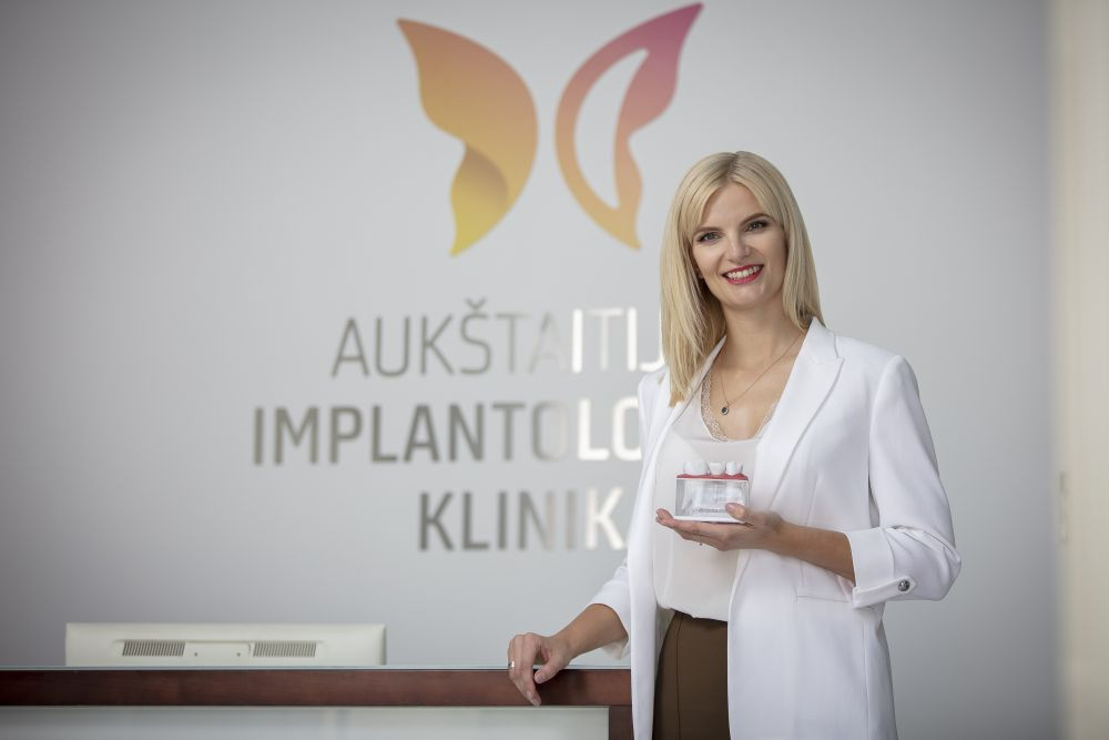 Odontologai įspėja, kaip nesuklysti renkantis dantų implantus