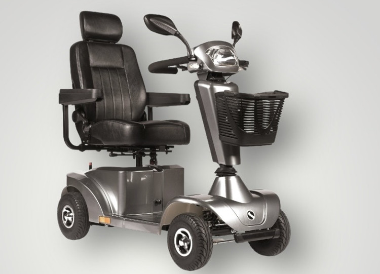 Skuteris ar elektrinis neįgaliųjų vežimėlis - kurį išsirinkti?