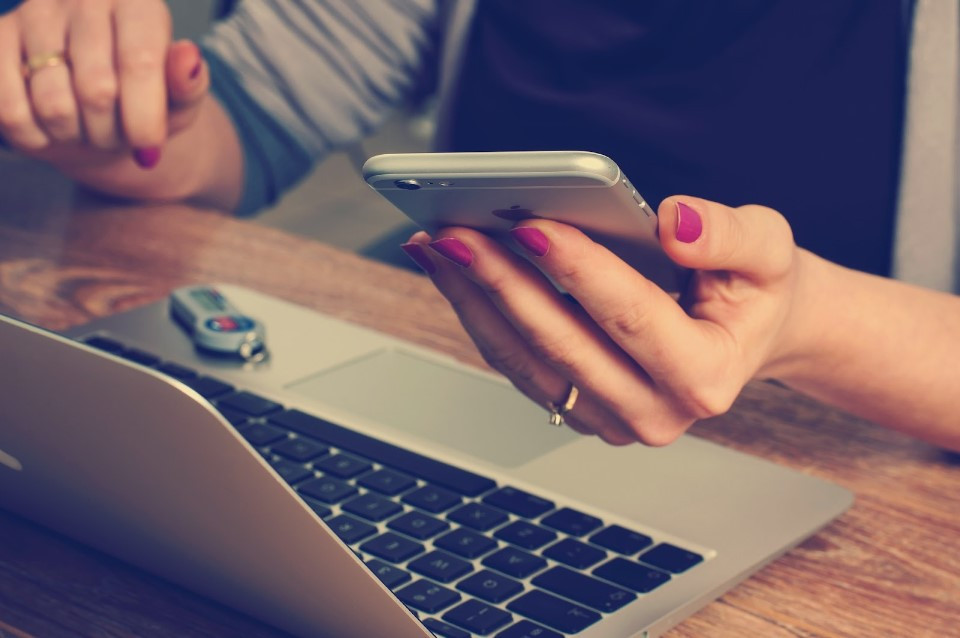 Kaip sumažinti neigiamą telefonų įtaką akims?