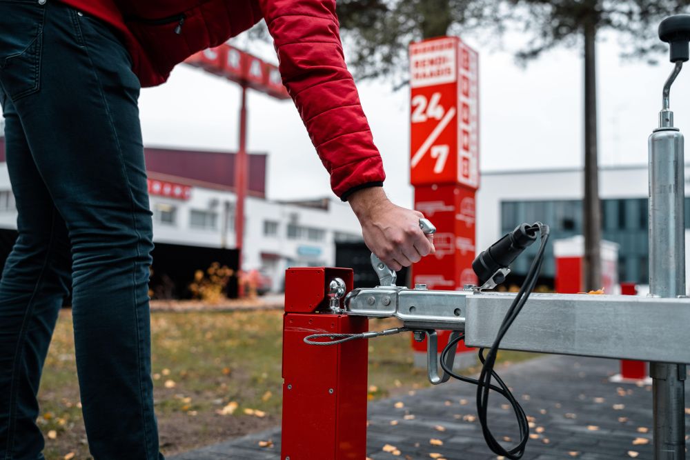 Priekabos tipo keltuvai – lankstumas ir efektyvumas aplinkos priežiūros darbuose