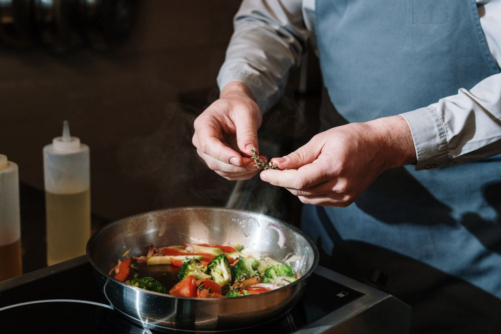 Ką privalu žinoti apie sveikesnį maisto gaminimą?