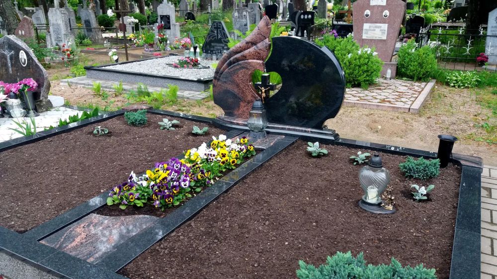 4 mitai apie granito paminklus ir antkapius: kas tiesa, o kas melas?